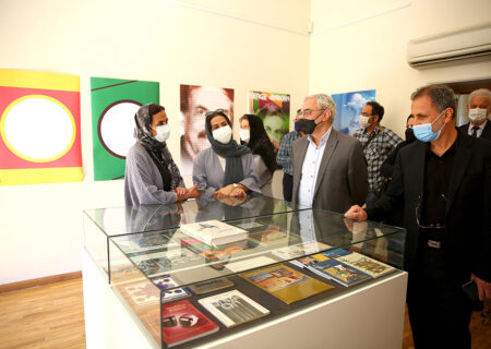 افتتاح نمایشگاه گروهی پوستر «ساده رنگی» به یاد سرژ آواکیان
