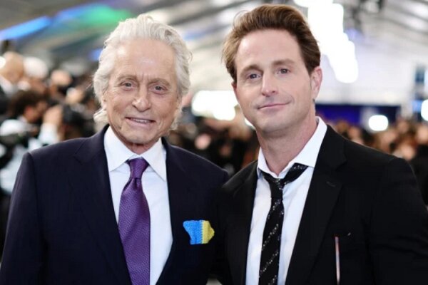 مایکل داگلاس با پسرش همبازی می شود