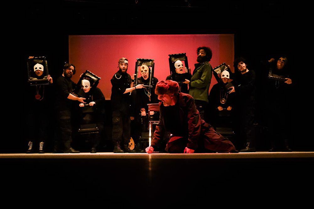 <strong>اجرای نمایش «فرزند یک خنیاگرم» در تالار چهارسو از سر گرفته شد</strong>