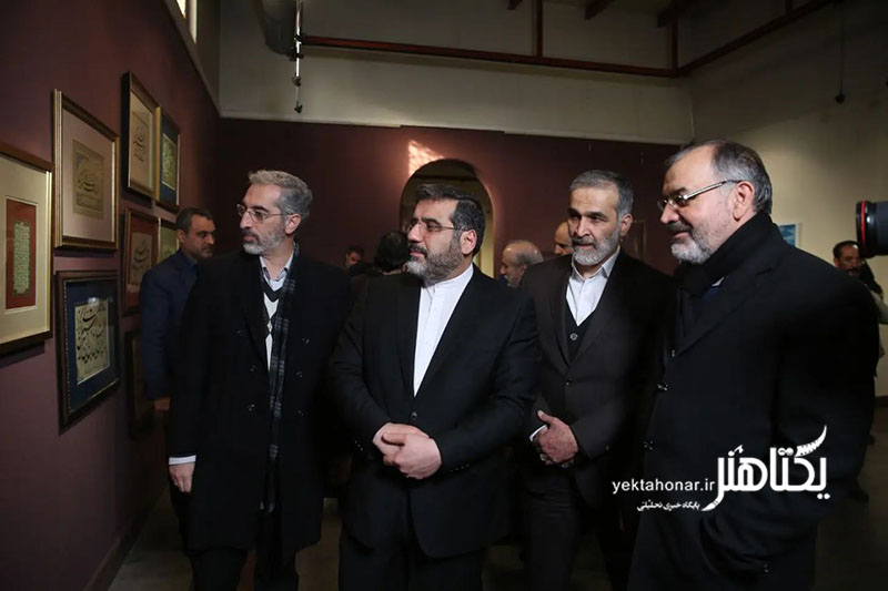 وزیر فرهنگ از نمایشگاه «تجسمی فجر» بازدید کرد/ تاکید بر اقتصاد هنر