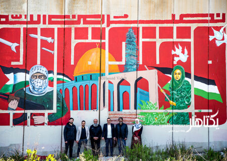 دیوارنگاره «فتح قریب» توسط ۶ هنرمند بین‌المللی نقش بست/ نقشی از آزادی قدس روی دیوار حائل