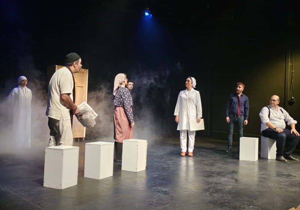 نمایش «مهمانسرای دو دنیا» روی صحنه رفت