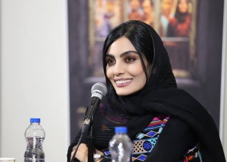 صحرا اسداللهی از جشنواره زنان بیروت جایزه گرفت