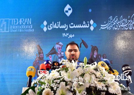 با ایسفا تعاملی نداشتیم/ اگر کسی با من رفیق است باید از فیلمسازی محروم شود؟