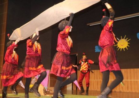 زنگ اجرای نمایش «ریزه میزه فسقلی» به صدا درمی‌آید