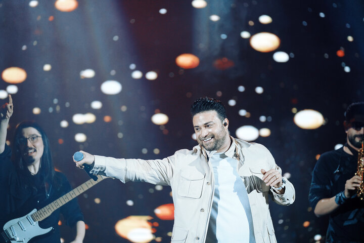 کنسرت بابک جهانبخش در آخرین شب جشنواره موسیقی فجر