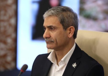 پروفسور خطابم نکنید! من حسین بهاروند هستم