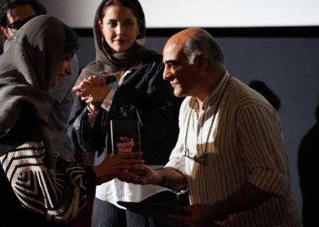 سینماها تعطیل شد/ جشنواره‌ای که بدون خبر به برگزیدگانش جایزه داد!