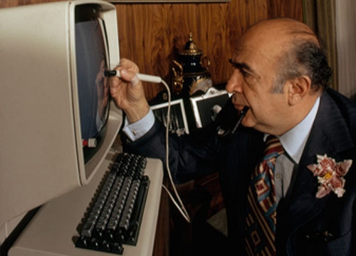 ۳ هزار دقیقه صدای خام/ فرمول تازهای برای پرترهسازی از هویدا